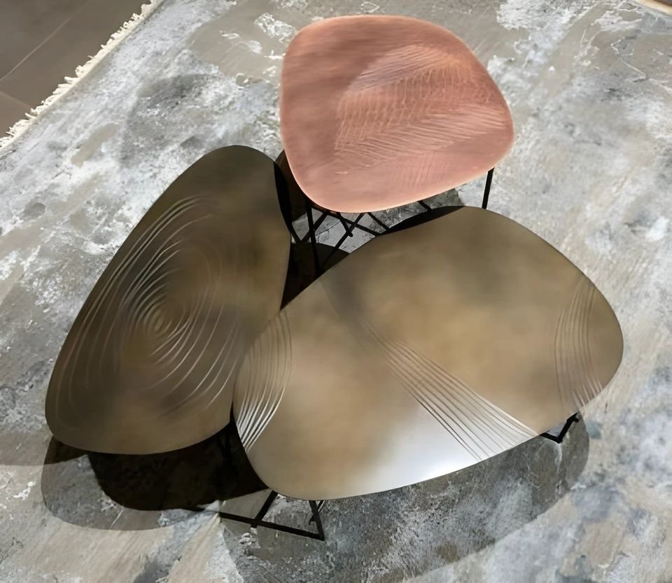 Pebble-shaped nesting tables in mixed metal finishes