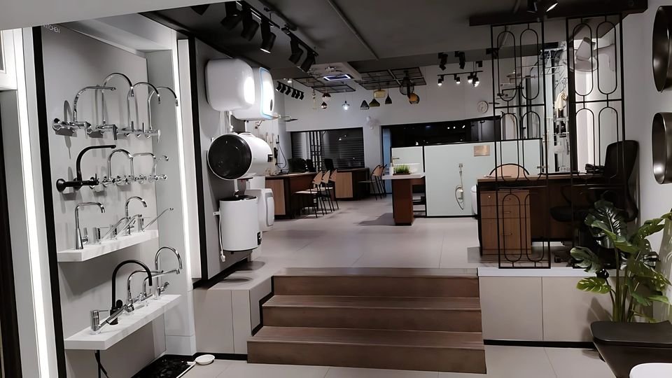 White bath showroom with fittings walls, water heaters and a raised display