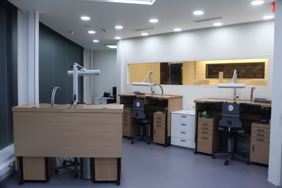 Technical workspace with benches, storage and task lighting