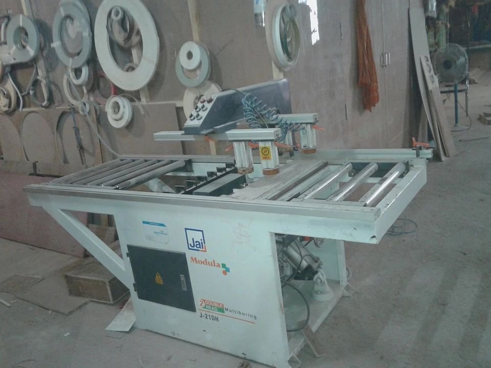 Multi-spindle boring machine for panel drilling